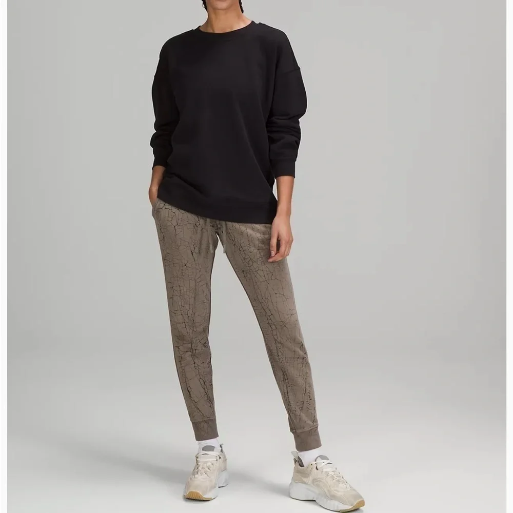 Lululemon Women Warm Down Slim Fit Mid Rise Jogger Athleisure 7/8 Length Size 6